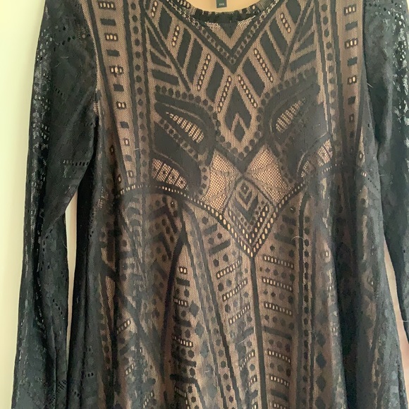 Lace Patterned Long Sleeve Shift Dress - Picture 2 of 5